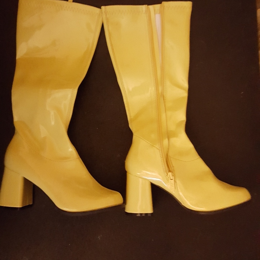 Size 7 Yellow Gogo Boots